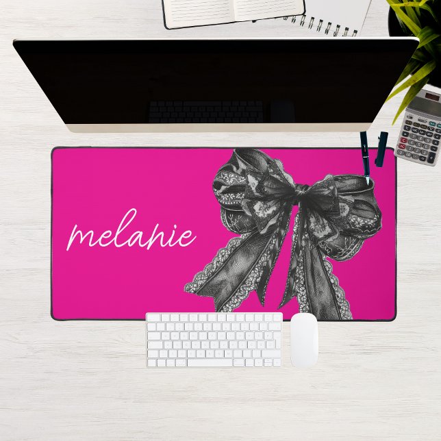 Coquette Bow Hot Rose Black Lace Nom personnalisé (Coquette Bow Hot Pink Black Lace Custom Name Desk Mat
)