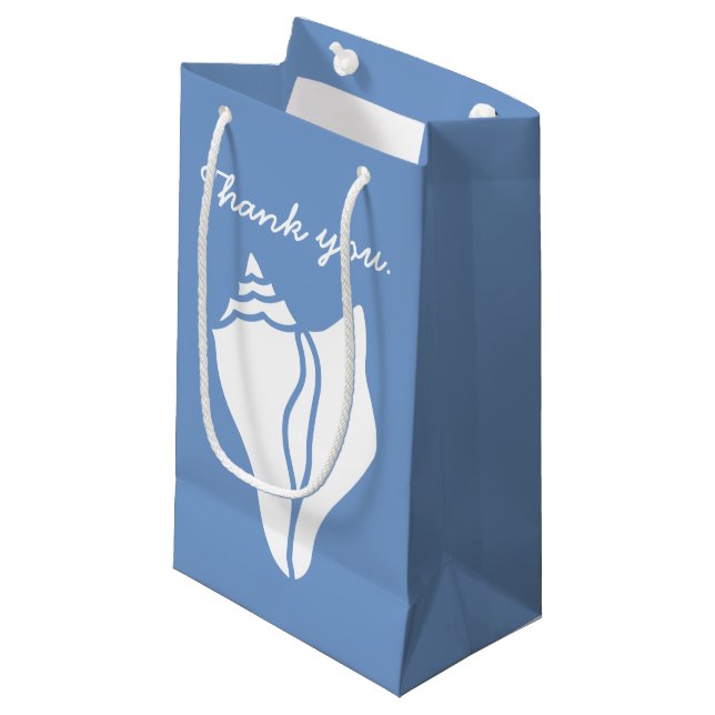 Coquillages d'été dans le sac de cadeau de (Devant Angle)
