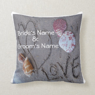 coquilles & 2 coeurs sur la plage coussin de maria