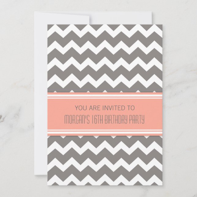 Coral Gray Chevron 16e anniversaire Invitations (Devant)