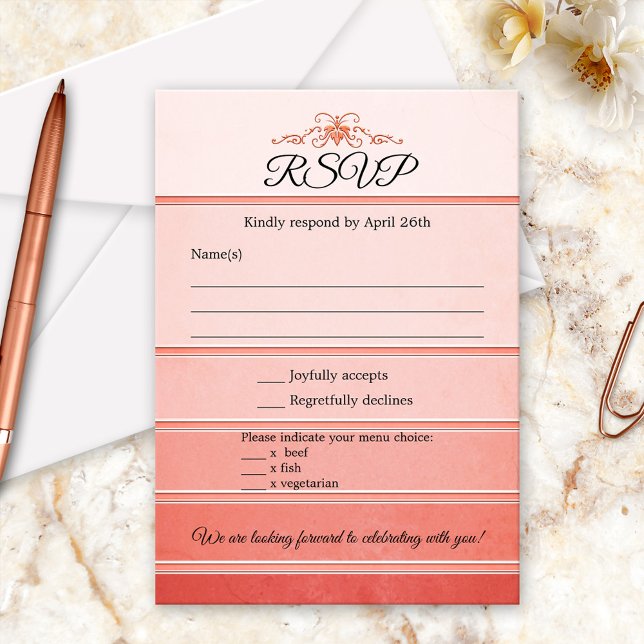 Coral Striped Ton sur Ton Wedding Carte RSVP (RSVP card featuring an elegant painted coral pink striped tone on tone design)