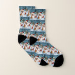 Corgi Winter Wonderland Christmas Joy<br><div class="desc">Ce design festif reflète l'esprit joyeux de la période des fêtes, avec un adorable petit portant un chapeau de Père Noël. Le chien est niché dans un pays des merveilles hivernales, avec un bonhomme de neige, un sapin de Noël décoré et des cadeaux joliment emballés. Les flocons de neige tombent...</div>
