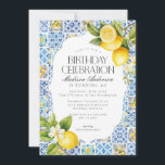 Côte d'Amalfi Italie Invitation d'anniversaire<br><div class="desc">Venez vous promener sur les rives ensoleillées de la Méditerranée avec notre décor de soirée à thème de la côte amalfitaine. Découvrez le charme vibrant de la côte pittoresque de l'Italie avec notre collection signature de carreaux bleu vif et de citrons élégants, infusé avec l'essence de Positano et de l'allure...</div>