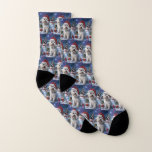 Coton De Tulear Winter Wonderland Christmas Joy<br><div class="desc">Ce design festif reflète l'esprit joyeux de la période des fêtes, avec un adorable petit portant un chapeau de Père Noël. Le chien est niché dans un pays des merveilles hivernales, avec un bonhomme de neige, un sapin de Noël décoré et des cadeaux joliment emballés. Les flocons de neige tombent...</div>