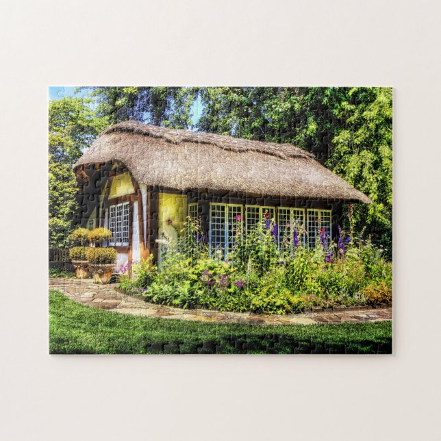 Cottage rural avec toit de chaume puzzle (Horizontal)
