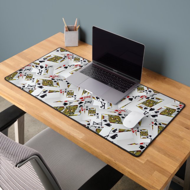 "Couche royale : Une pile de cartes de poker des r (Bureau 2)