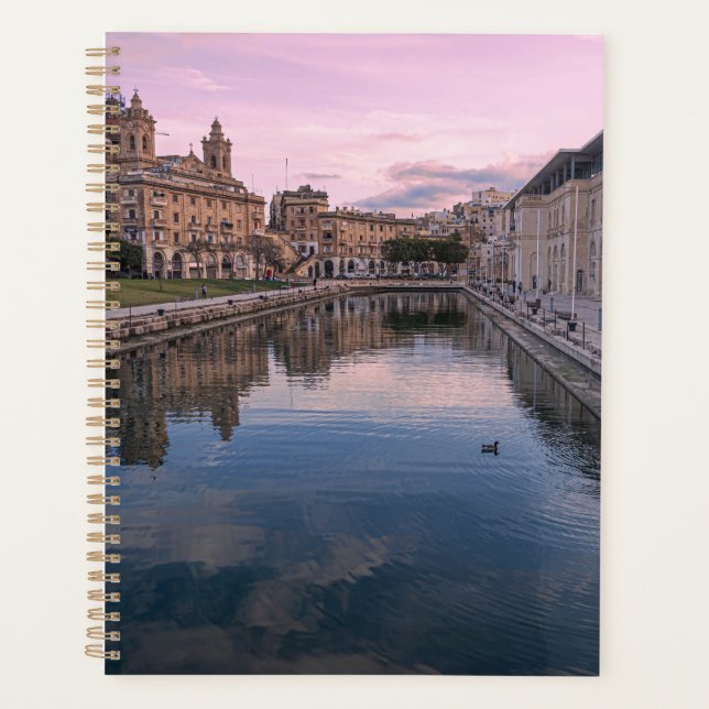 Coucher de soleil sur un petit canal à Cospicua, M (Devant)