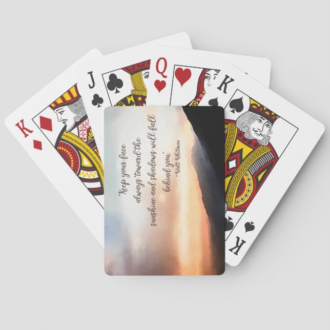 Coucher du soleil au-dessus des cartes de jeu de (dos)