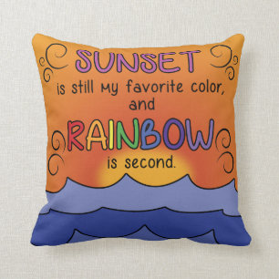 Coucher du soleil et coussin d'arc-en-ciel