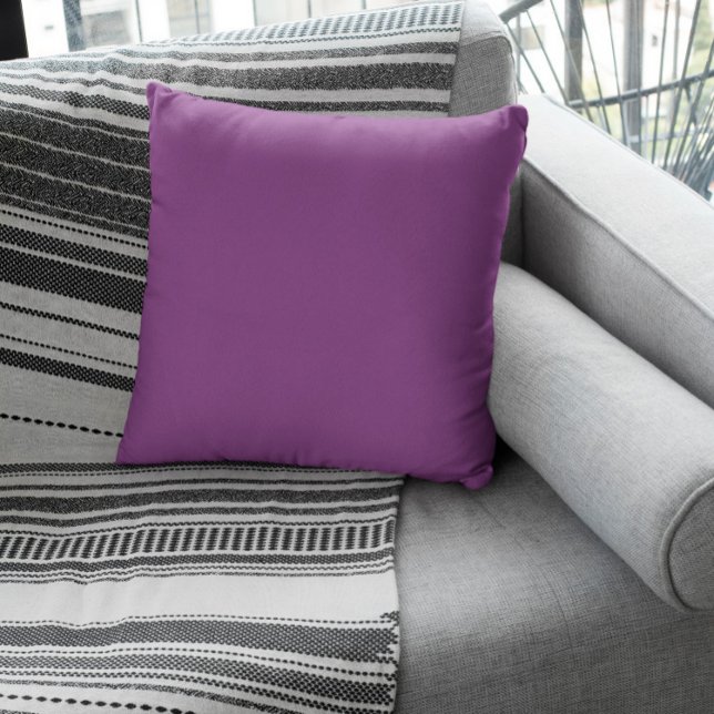 Couleur tendance - Oreiller à lancer pourpre prune (Créateur téléchargé)