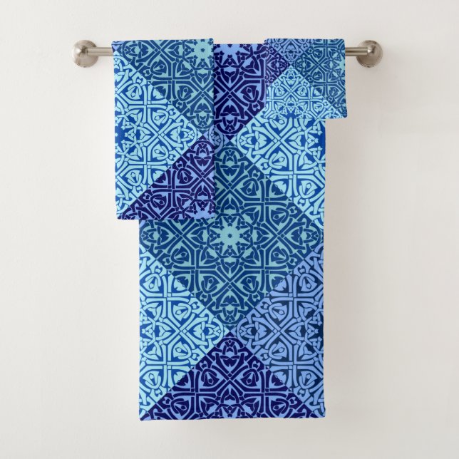 Couleurs de la serviette de bain motif bleu (En situation)
