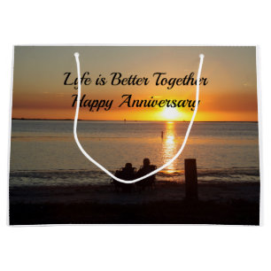 Couple Asseyez-Vous Sur La Plage Au Sac Cadeau Sun