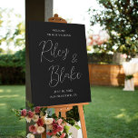 Couple Names EDITABLE COULOR Affiche de bienvenue<br><div class="desc">Un signe tout simplement élégant que vos invités vont adorer. Les couleurs textuelles et arrière - plans sont entièrement modifiables pour correspondre à votre thème ! Conception par © berryberrysweet. Des fichiers numériques imprimables et des articles correspondants sont disponibles ! Visitez notre site web à www.berryberrysweet.com pour plus de détails...</div>
