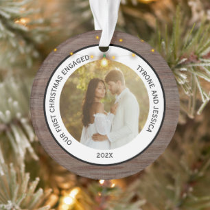 Couples rustiques modernes Premier Noël Engagé