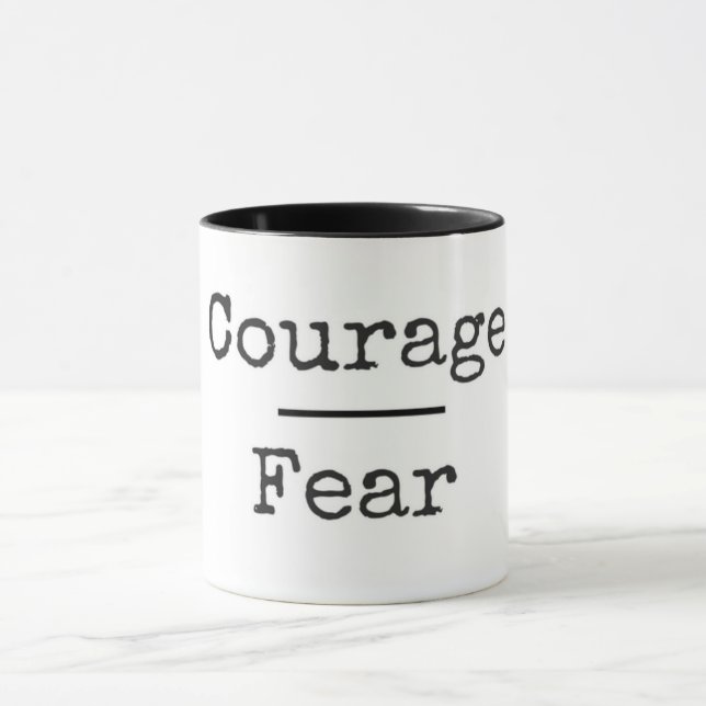 Courage au-dessus de tasse de crainte (Centre)