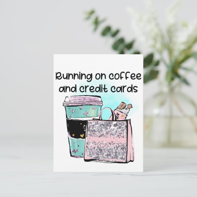 Courir sur le café et les cartes de crédit (Debout devant)