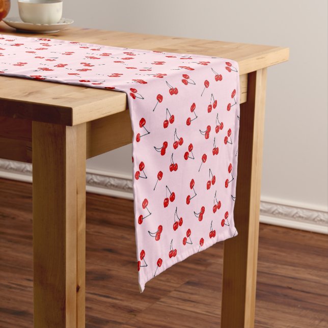 Court Chemin de table aux cerises (In Situ)