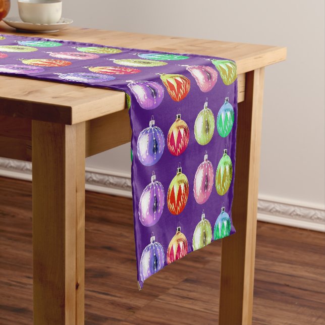 Court Chemin de table de Noël Purple Holiday (In Situ)
