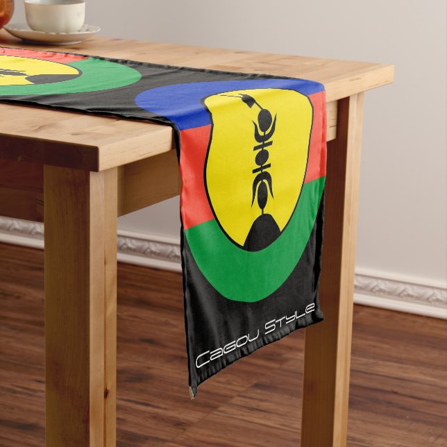 Court Chemin de table Drapeau Kanak (In Situ)