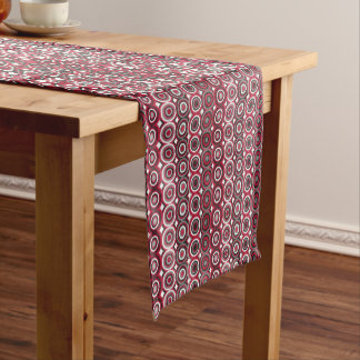 Court Chemin de table ethnique rouge et gris à pois