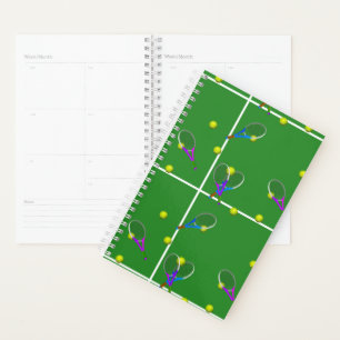 Court de tennis et raquettes de tennis
