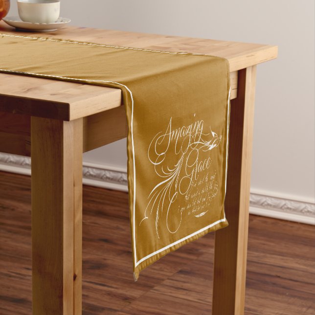 Court Grâce Incroyable   Petit Chemin de Table (In Situ)