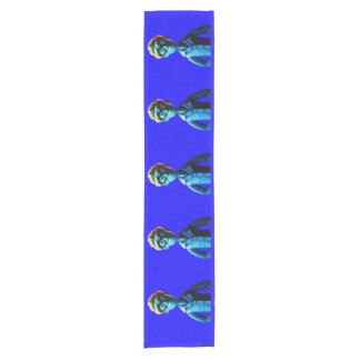 Court "Qui vous regarde" chemin de table