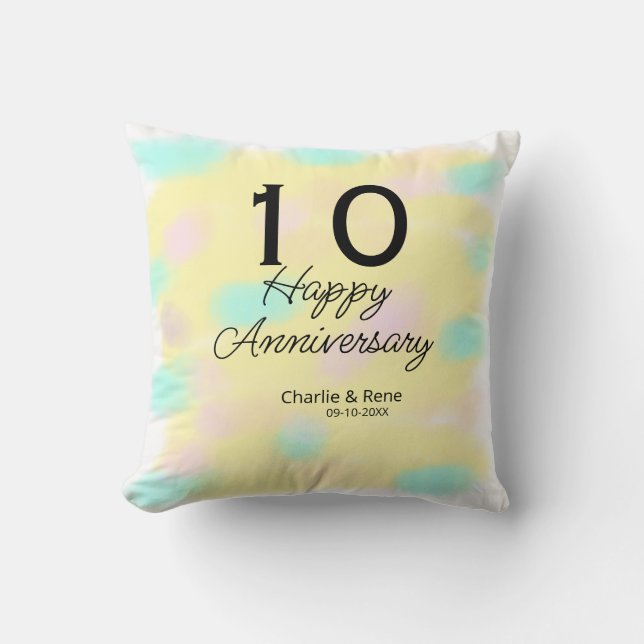 Coussin 10 ans de mariage jaune pastel nom rétro bo (Recto)