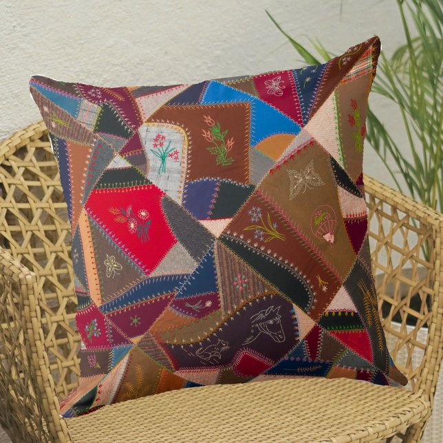 Coussin 16" Vintage Patchwork Crazy Quilt Motif élégant (Add style and color to your space with this vintage patchwork quilt pattern accent pillow.)