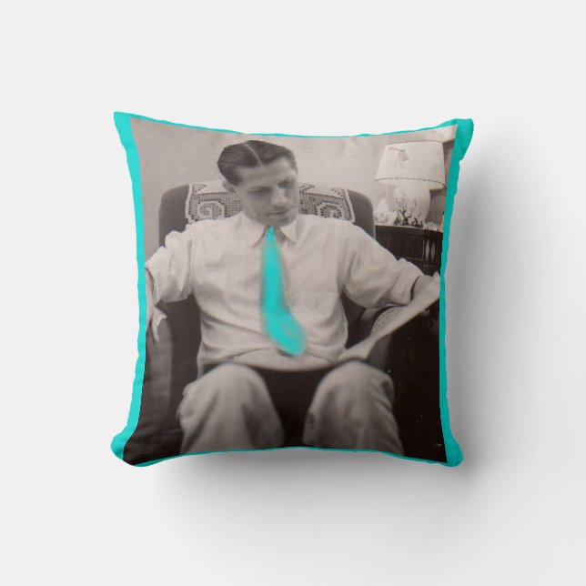 Coussin 1930 lecture du journal (Recto)