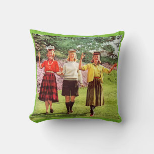 Coussin 1960 teenage girls with books on their heads