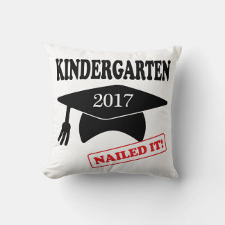 Coussin 2017 La maternelle L'A Cloué