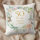 Coussin 50e anniversaire Mariage d'or Garland Rose<br><div class="desc">Doté d'une délicate guirlande florale d'aquarelle,  ce coussin botanique chic 50e anniversaire mariage peut être personnalisé avec vos informations spéciales d'anniversaire dans un élégant texte en or. Conçu par Thisisnotme©</div>