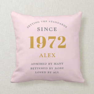 Coussin 50e anniversaire Nom 1972 Rose Grey Elegant Chic
