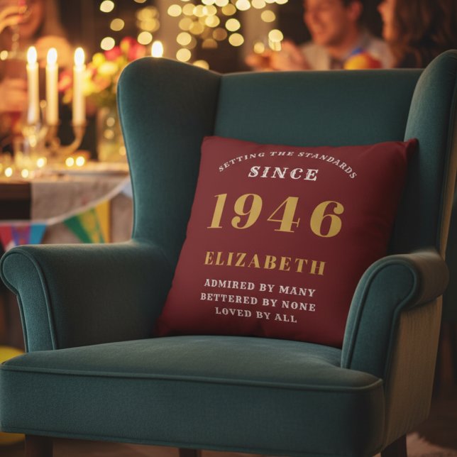 Coussin 80e Anniversaire Né 1946 Aimé Ajouter Votre Nom Ro (1946 custom throw pillow on an armchair)
