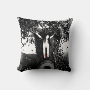 Coussin à base de thé de sang et de poupée à corde