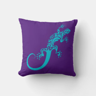 Coussin A blue gecko as a pet. Kook Art Throw Pillow
