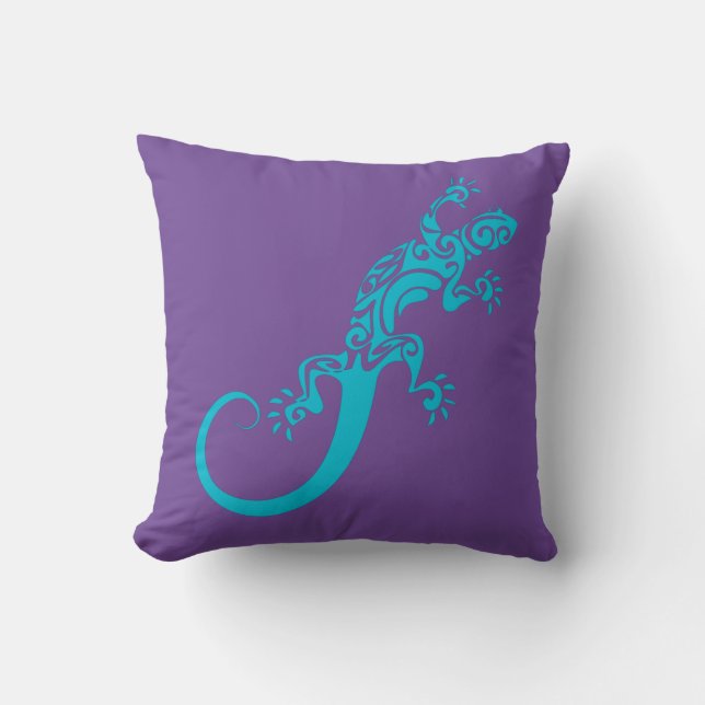 Coussin A blue gecko as a pet. Kook Art Throw Pillow (Recto)