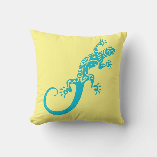 Coussin A blue gecko as a pet. Kook Art Throw Pillow (Recto)
