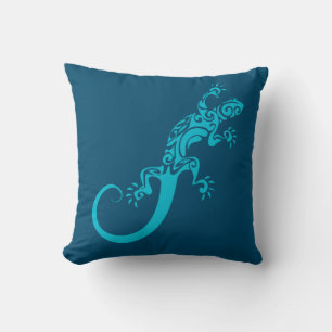 Coussin A blue gecko as a pet. Kook Art Throw Pillow