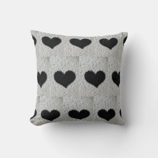 Coussin à coeur noir par Tamara Diaz Art