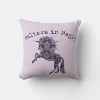 Coussin à jeter Licorne Magique