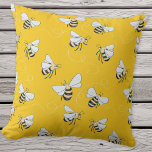 Coussin Abeille de miel jaune<br><div class="desc">Un motif d'abeilles sur un arrière - plan jaune soleil pour ceux qui aiment la nature et les pollinisateurs. Art original de Nic Squirrell.</div>