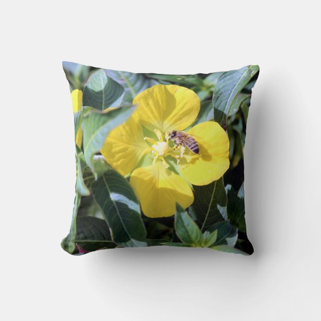 Coussin Abeille Occupée (Recto)