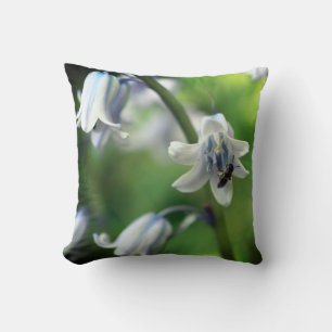Coussin Abeille sur Bluebell Flower Close Up