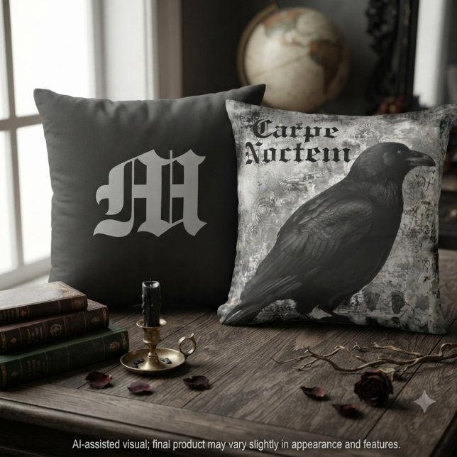Coussin Academia Sombre Onyx Gothique Corbeau (Gothic raven throw pillow for dark academia fans and moody home decor styling.)