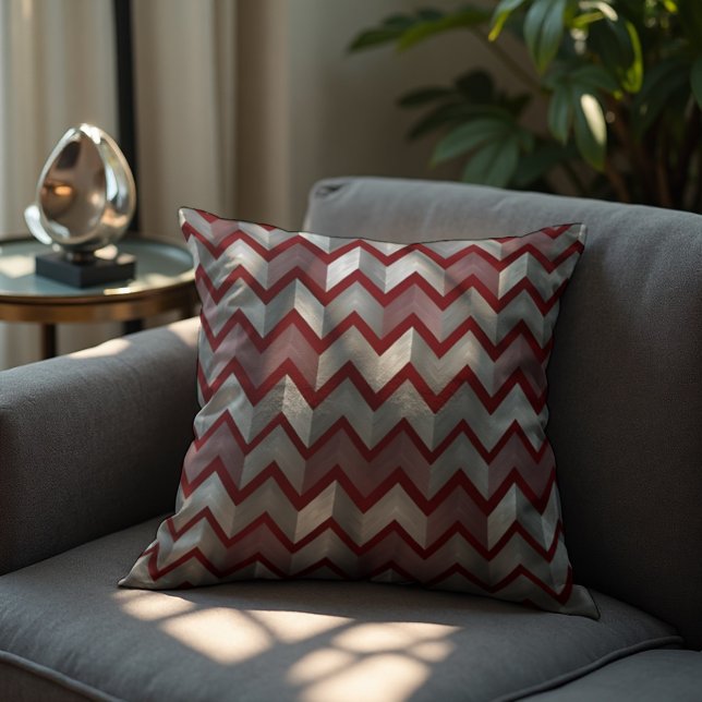 Coussin Accent métallique Chevron vintage - Luxe Déco (Vintage chevron glamour. Pewter and silver metallic Art Deco accent pillow.)