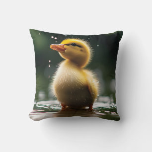 Coussin "Adorable Duckling in the Rain 
