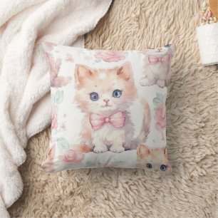 Coussin Adorables chatons duveteux avec des roses roses