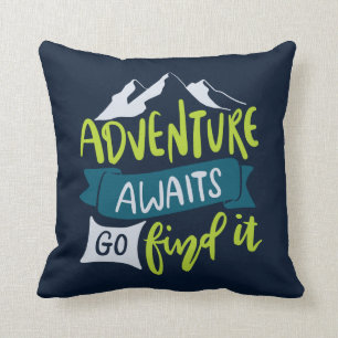 Coussin Adventure Await Travel Outdoor Camping Randonnée